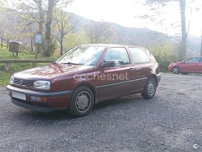 Usado VW Golf III 90 CV (66 kW) 1992 Granate Utilitario