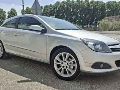Usado Opel Astra GTC Cosmo 140 CV (102 kW) 2006 Gris Utilitario
