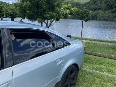Usado Audi A6 180 CV (132 kW) 2002 Azul Berlina
