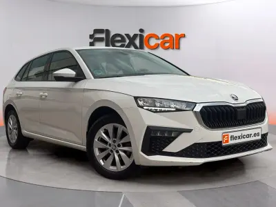 Usado Skoda Scala Essence 95 CV (69 kW) 2024 Blanco Utilitario