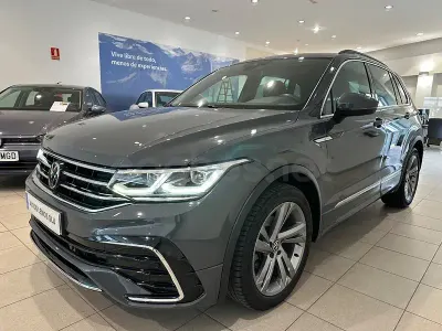 Usado VW Tiguan R-line 150 CV (110 kW) 2024 Gris / plata SUV