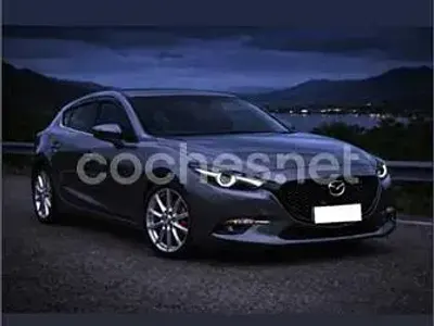 Usado Mazda 3 Luxury 120 CV (88 kW) 2017 Gris / plata Berlina