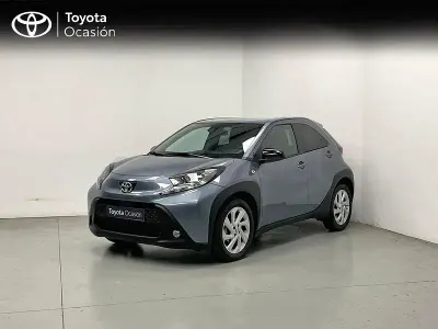 Usado Toyota Aygo X Play 72 CV (52 kW) 2025 Gris / plata SUV