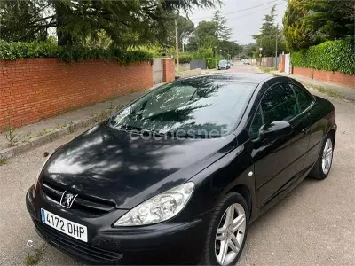Usado Peugeot 307 CC 110 CV (80 kW) 2005 Negro Descapotable