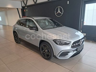 Gris / plata Usado 2024 Mercedes GLA200 SUV | 43.900 € (Un poco caro)