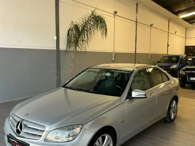 Usado Mercedes C200 136 CV (100 kW) 2010 Gris / plata Familiar