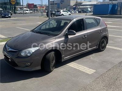 Usado Hyundai i30 Classic 90 CV (66 kW) 2010 Marrón Berlina