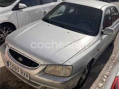 Usado Hyundai Accent GLS 102 CV (75 kW) 2002 Gris / plata Berlina