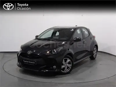 Usado Toyota Yaris Hybrid Active 116 CV (85 kW) 2025 Negro Berlina