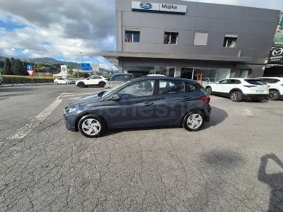 Usado Hyundai i20 100 CV (73 kW) 2022 Gris / plata Utilitario