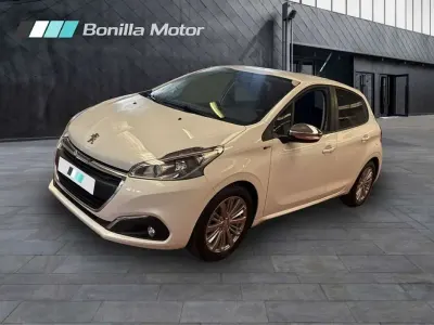 Usado Peugeot 208 Style 101 CV (74 kW) 2016 Blanco Utilitario