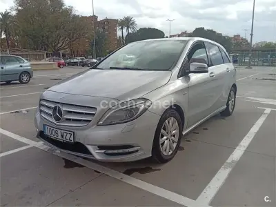 Usado Mercedes B180 109 CV (80 kW) 2010 Gris / plata Monovolumen