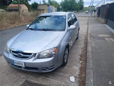 Käytetty Kia Cerato LX 102 HP (75 kW) 2006 Harmaa Sedan