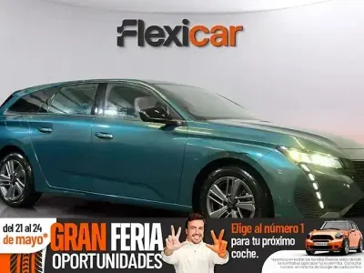 Usado Peugeot 308 Allure 130 CV (95 kW) 2022 Verde