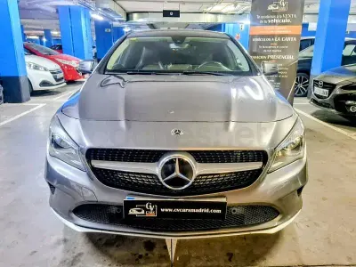 Usado Mercedes CLA180 Shooting Brake 122 CV (89 kW) 2019 Gris / plata Familiar