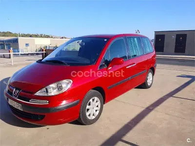 Usado Peugeot 807 109 CV (80 kW) 2003 Rojo Monovolumen