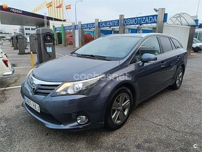 Gris / plata Usado 2014 Toyota Avensis Advance Familiar | 6999 € (Precio justo)