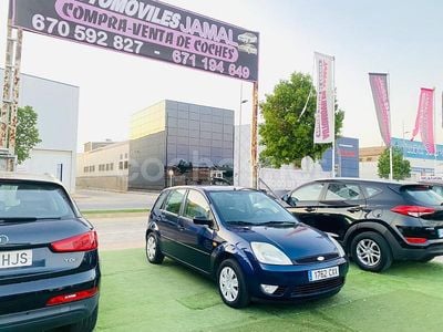 Usado Ford Fiesta Ghia 80 CV (58 kW) 2004 Azul Utilitario