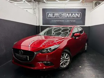 Usado Mazda 3 165 CV (121 kW) 2018 Rojo Utilitario