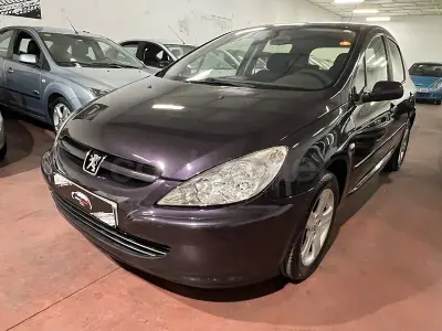 Usado Peugeot 307 110 CV (80 kW) 2002 Negro Berlina