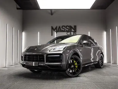Usado Porsche Cayenne 462 CV (339 kW) 2020 Gris / plata SUV