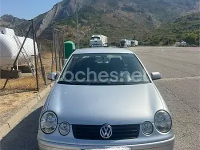 Usado VW Polo Highline 75 CV (55 kW) 2004 Gris / plata Berlina