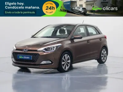 Usado Hyundai i20 85 HP (62 kW) 2016 Castanho Sedan
