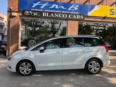 Usado Peugeot 5008 Allure 163 CV (119 kW) 2012 Blanco Monovolumen