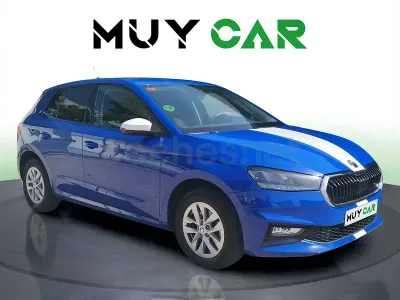 Usado Skoda Fabia Ambition 110 CV (80 kW) 2022 Azul Utilitario