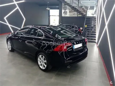 Usado Volvo S60 Momentum 136 CV (100 kW) 2016 Negro Berlina