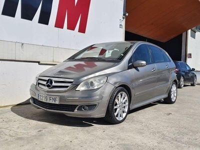 Usado Mercedes B200 140 CV (102 kW) 2007 Gris / plata Monovolumen