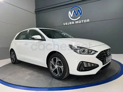 Usado Hyundai i30 116 CV (85 kW) 2021 Blanco Berlina