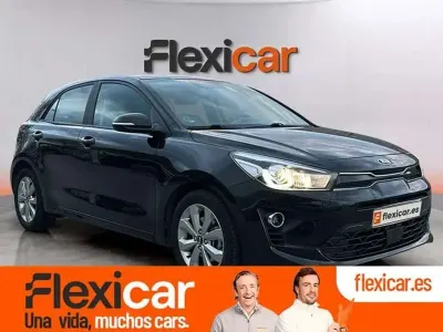 Usado Kia Rio 101 CV (74 kW) 2021 Negro Utilitario