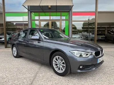 Usado BMW 318 Comfort Edition 150 CV (110 kW) 2019 Gris / plata Berlina
