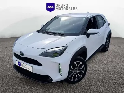 Usado Toyota Yaris Cross Active 116 CV (85 kW) 2023 Blanco SUV