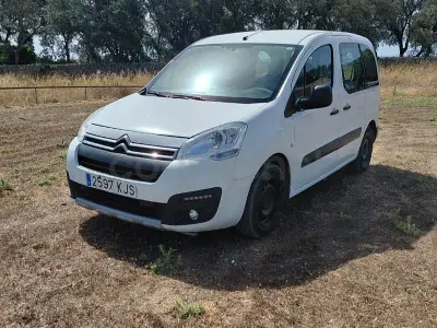 Usado Citroën Berlingo Feel 102 CV (75 kW) 2018 Blanco Monovolumen
