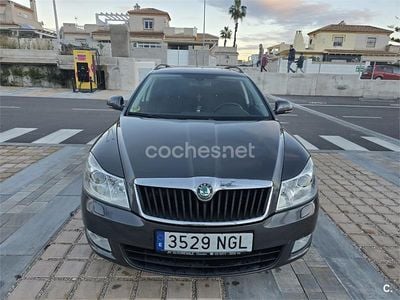 Gris / plata Usado 2013 Skoda Octavia Elegance Familiar | 7300 €