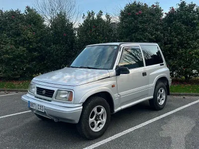 Begagnad Suzuki Vitara 90 HK (66 kW) 2004 Grå SUV