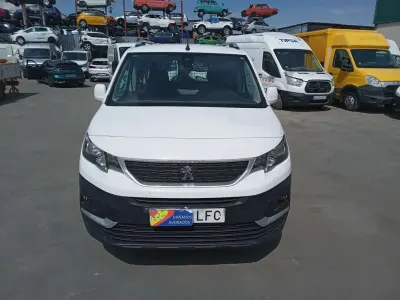 Usado Peugeot Rifter Active 102 CV (75 kW) 2020 Blanco Monovolumen