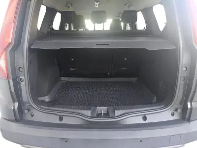 Usado Dacia Jogger Comfort 100 CV (73 kW) 2022 Negro Monovolumen