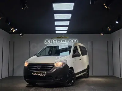 Usado Dacia Dokker Ambiance 90 CV (66 kW) 2016 Blanco Monovolumen