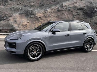 Gris / plata Usado 2024 Porsche Cayenne SUV | 91.995 €