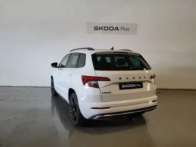 Usado Skoda Karoq SportLine 150 CV (110 kW) 2021 Blanco SUV
