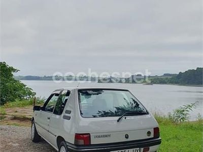 Usado Peugeot 205 60 CV (44 kW) 1998 Blanco Utilitario