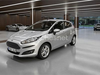 Usado Ford Fiesta Trend 75 CV (55 kW) 2015 Gris / plata Berlina