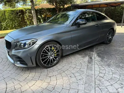 Usado Mercedes C300 258 CV (189 kW) 2020 Gris / plata Coupe