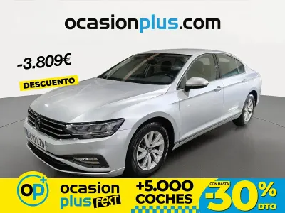 Usado VW Passat Business 122 CV (89 kW) 2022 Gris Familiar