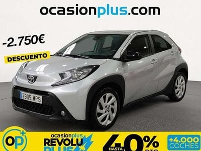 Usado Toyota Aygo Play 72 CV (52 kW) 2024 Gris Utilitario