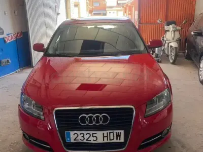 Usado Audi A3 Attraction 105 CV (77 kW) 2011 Rojo Utilitario