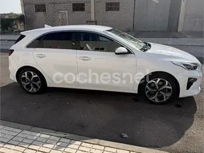 Usado Kia Ceed 136 CV (100 kW) 2019 Blanco Utilitario